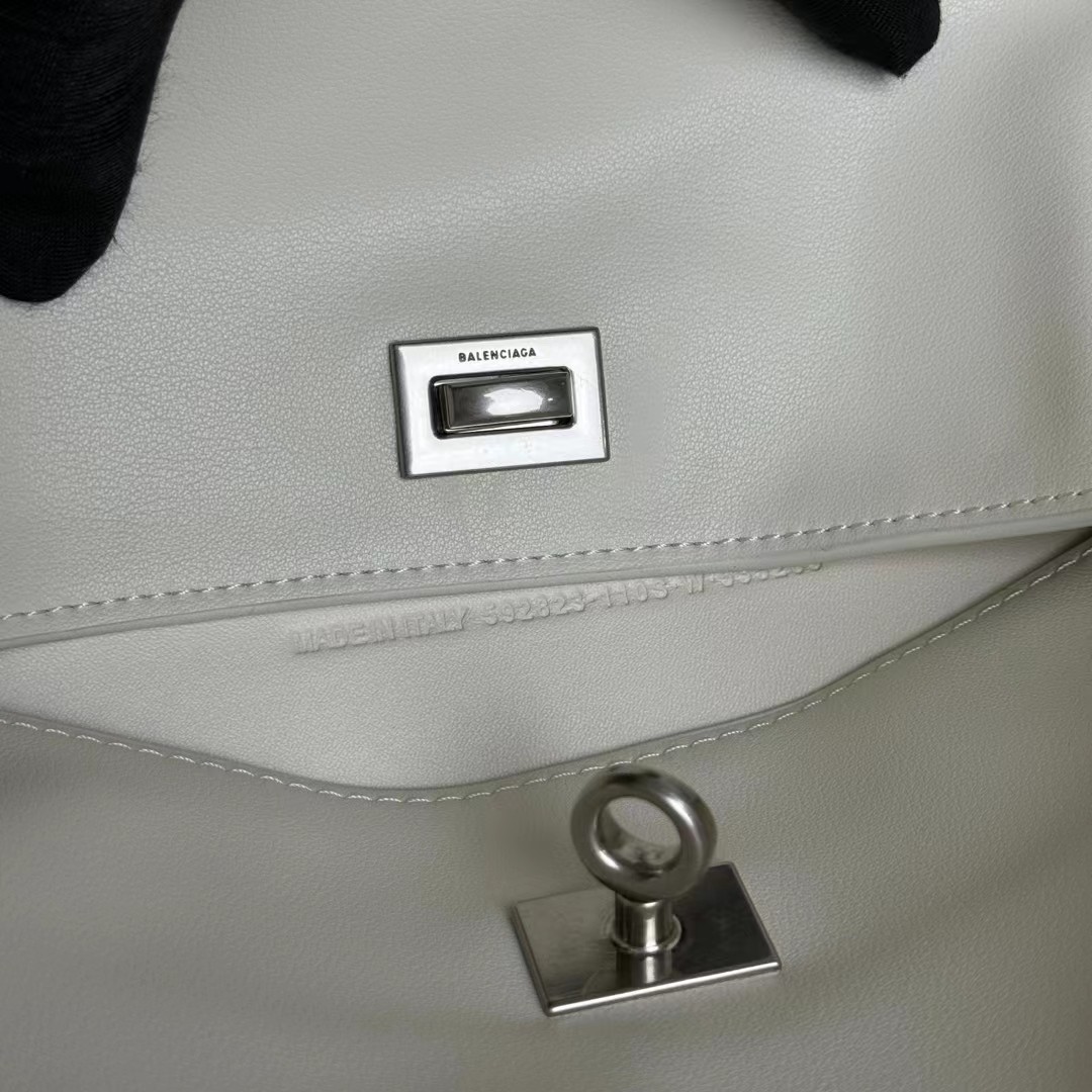 Hourglass iconic Rodeo leather shoulder bag in green and aged-sliver hardware Multiple Size - Bag - Gorchic - $169.99