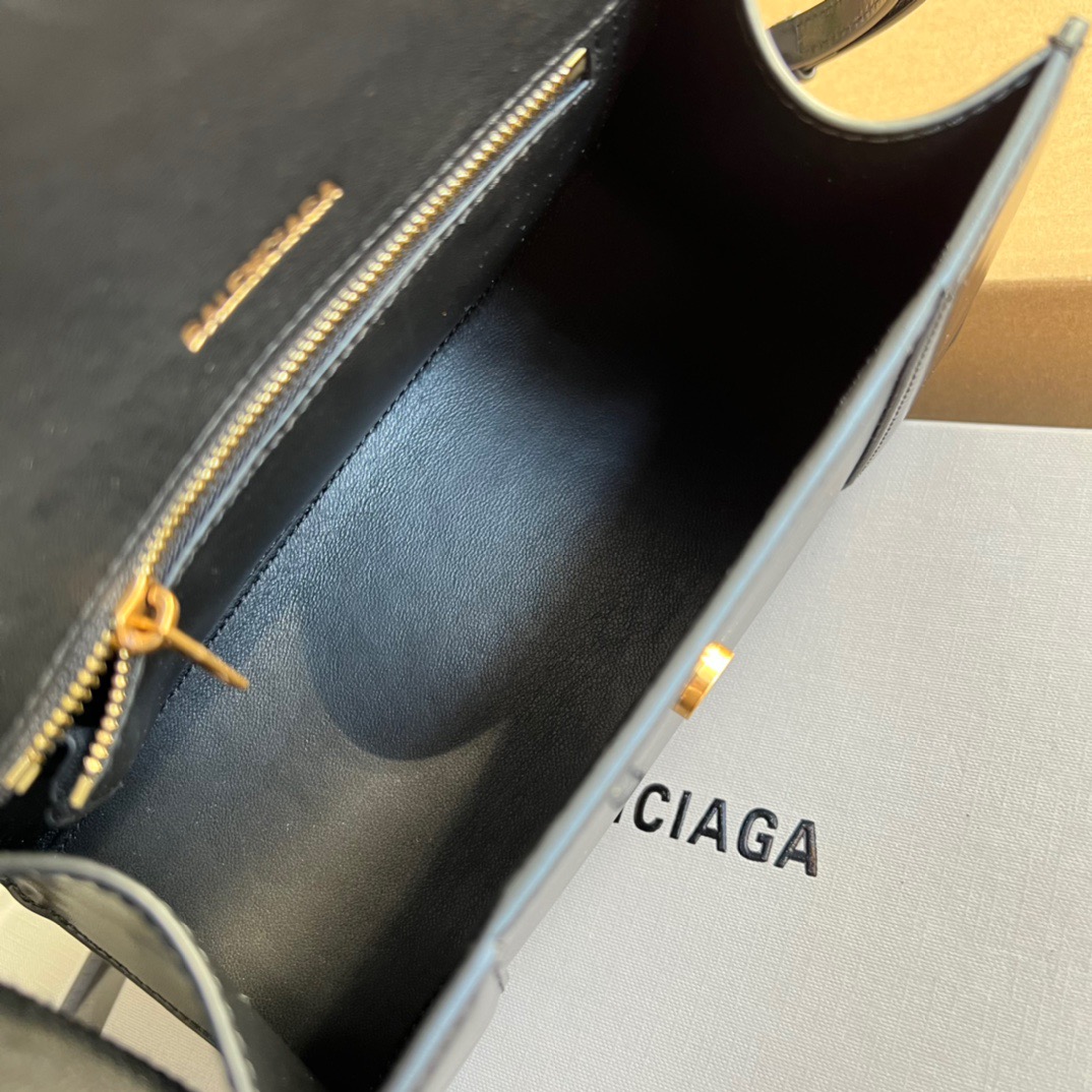 Hourglass iconic HOURGLASS HANDBAG - Bag - Gorchic - $141.99