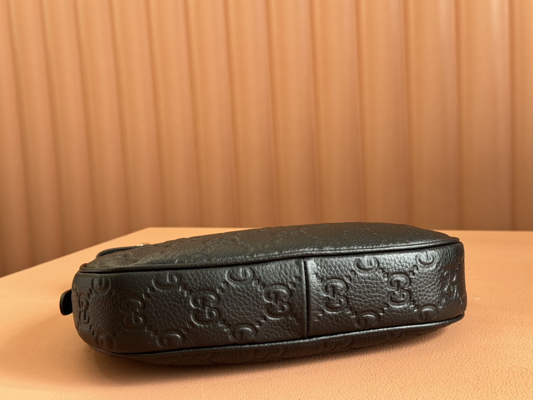 Double-G Emblem Black Grainy Leather Small Bag - Gorchic - $132.99