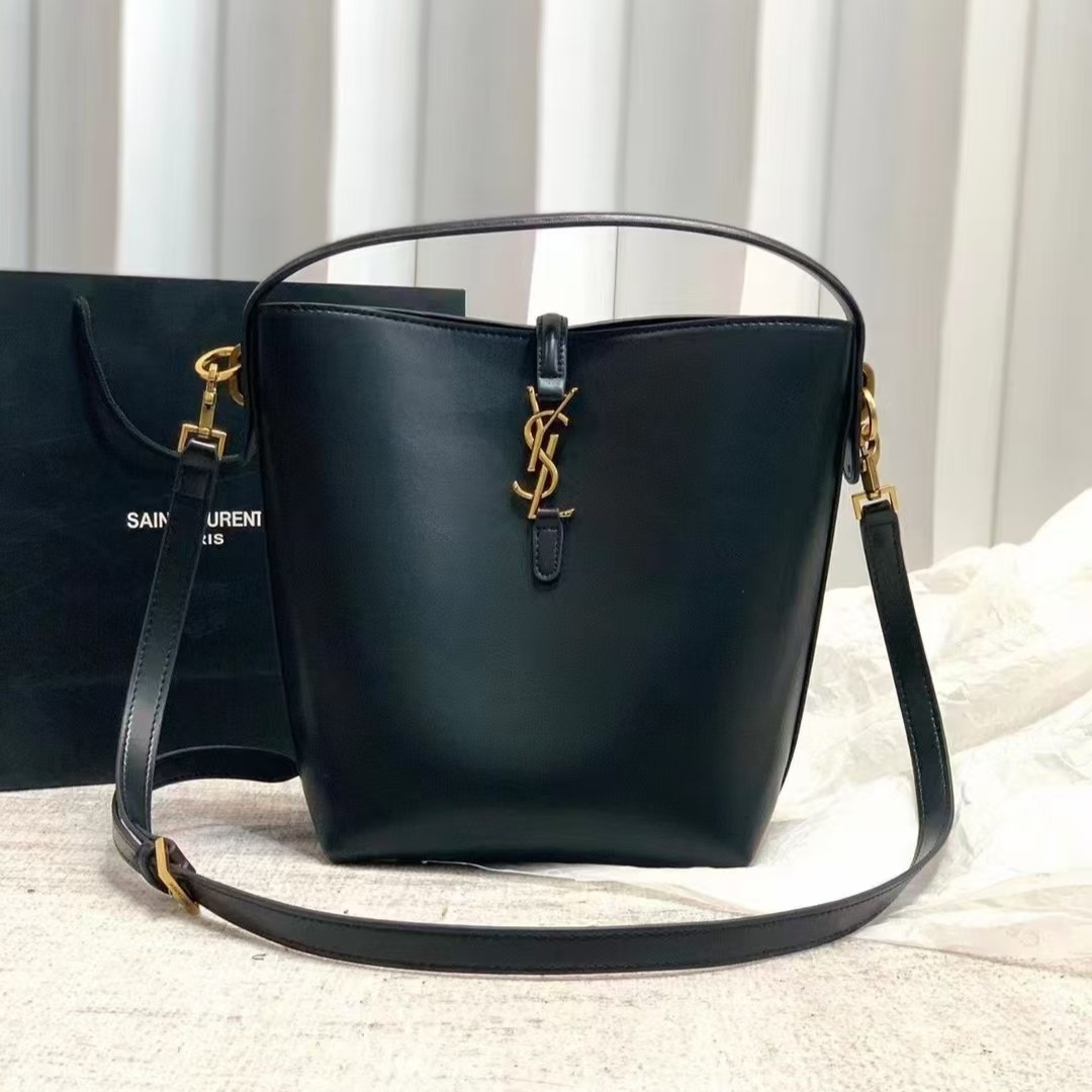 Lady Designer Le 37 Large Bag in Shiny Leather - Gorchic - $154.99