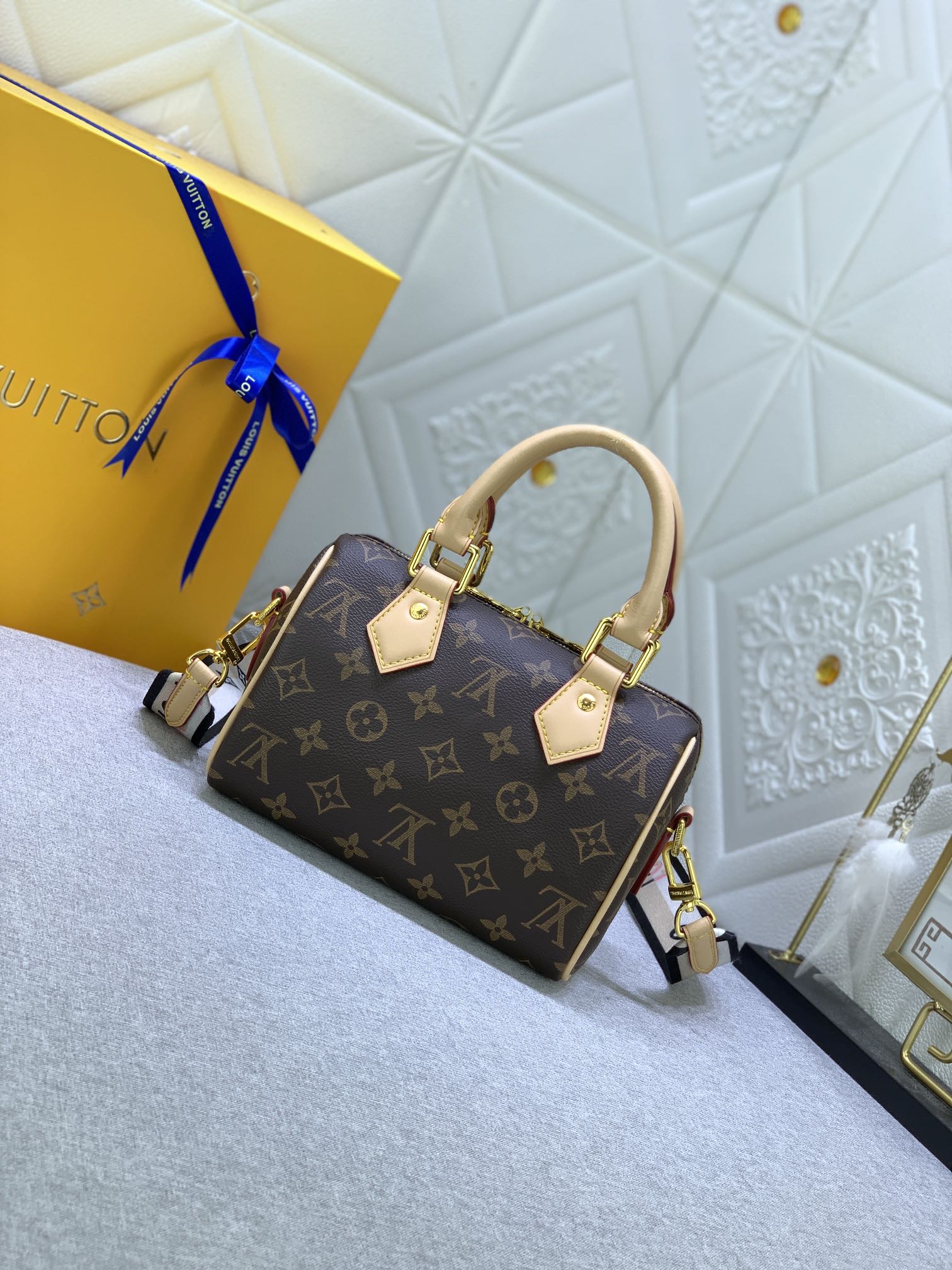 Designer Monogram Speedy Bandoulière 20 - Bag - Gorchic - $117.99