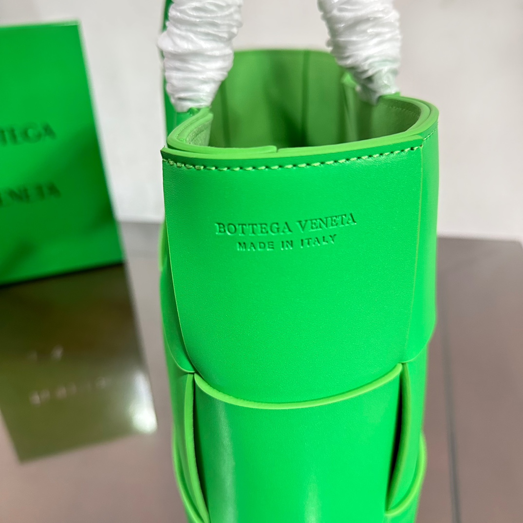 BV Medium Arco Leather Tote Bag- Light Green - Bag - Gorchic - $180.99