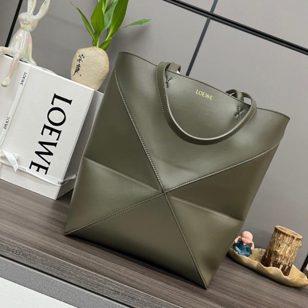 Puzzle iconic Puzzle Fold Tote in shiny calfskin Medium Green - Bag - Gorchic - $117.99