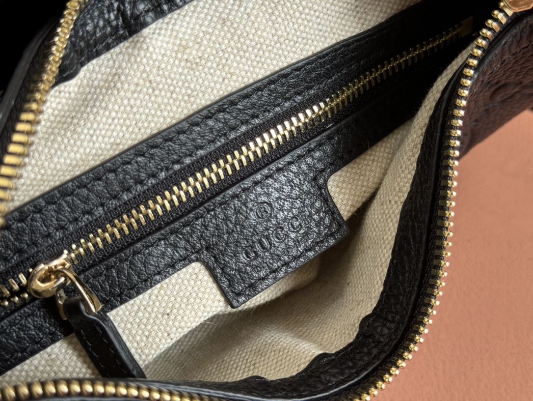 Double-G Emblem Black Grainy Leather Small Bag - Gorchic - $132.99