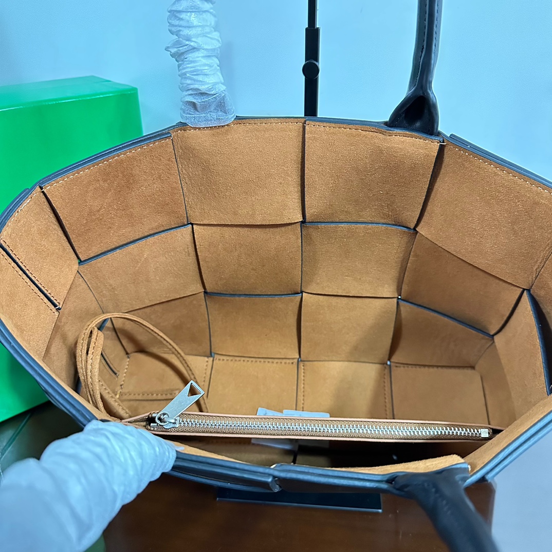 BV Medium Arco Leather Tote Bag- Black And Brown - Bag - Gorchic - $180.99