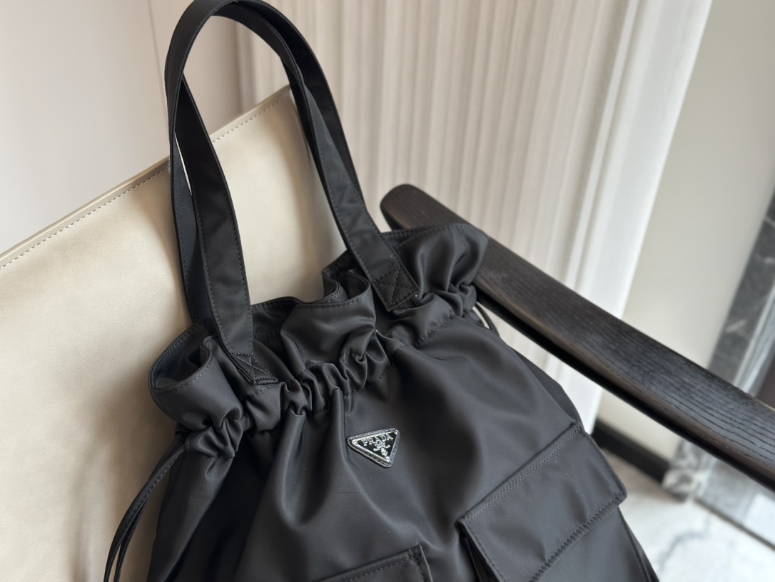 Saffiano texture Classic Shopping Bag - Gorchic - $138.99