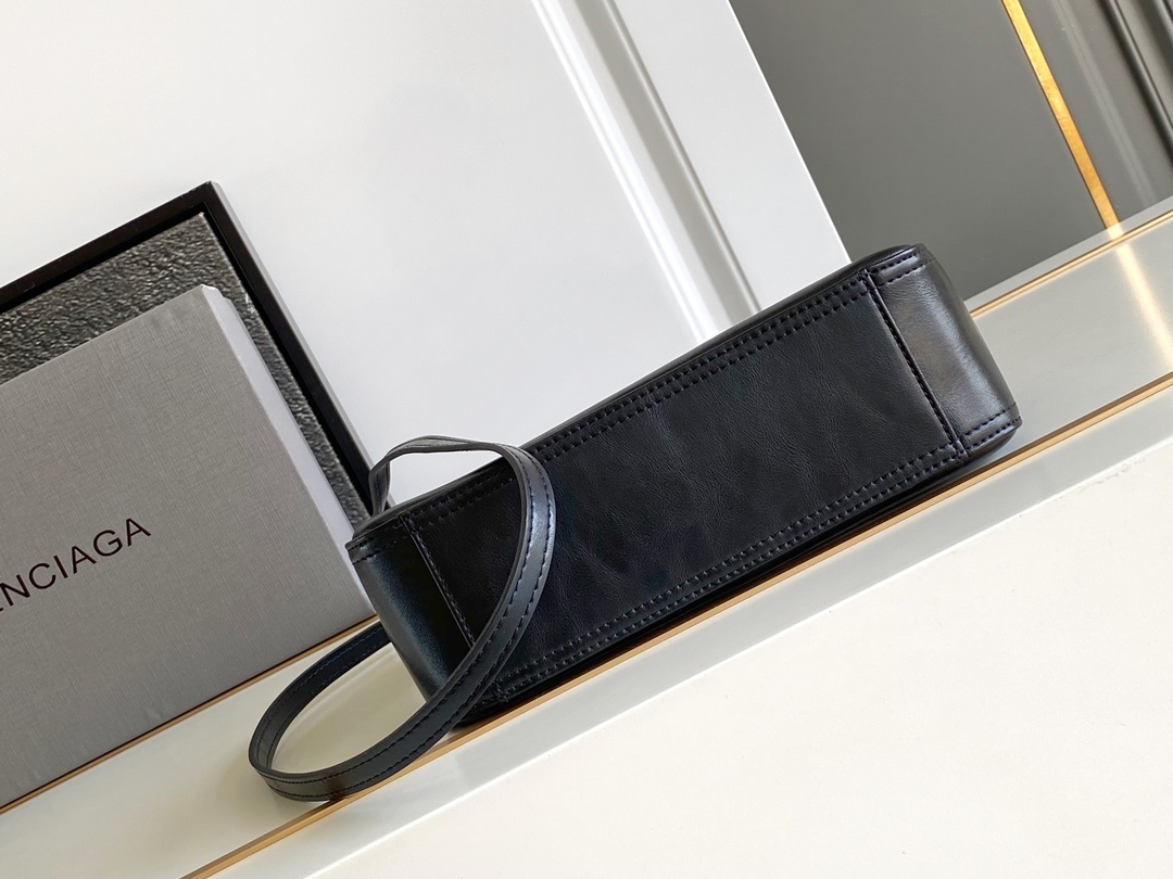 Hourglass iconic Sac Hobo Bb Soft Petit Modèle pour Femme en Noir Black - Bag - Gorchic - $149.99