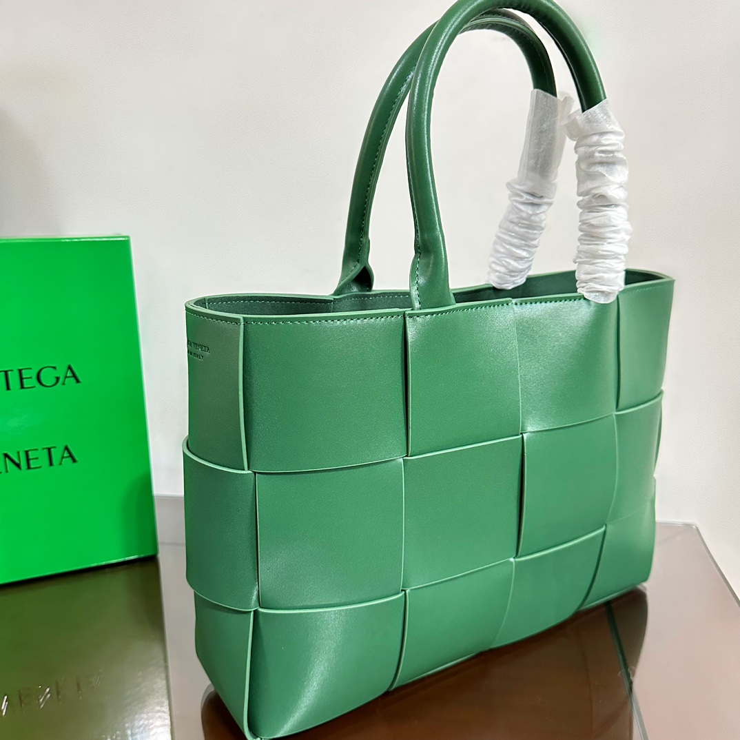 BV Medium Arco Leather Tote Bag- Green - Bag - Gorchic - $180.99