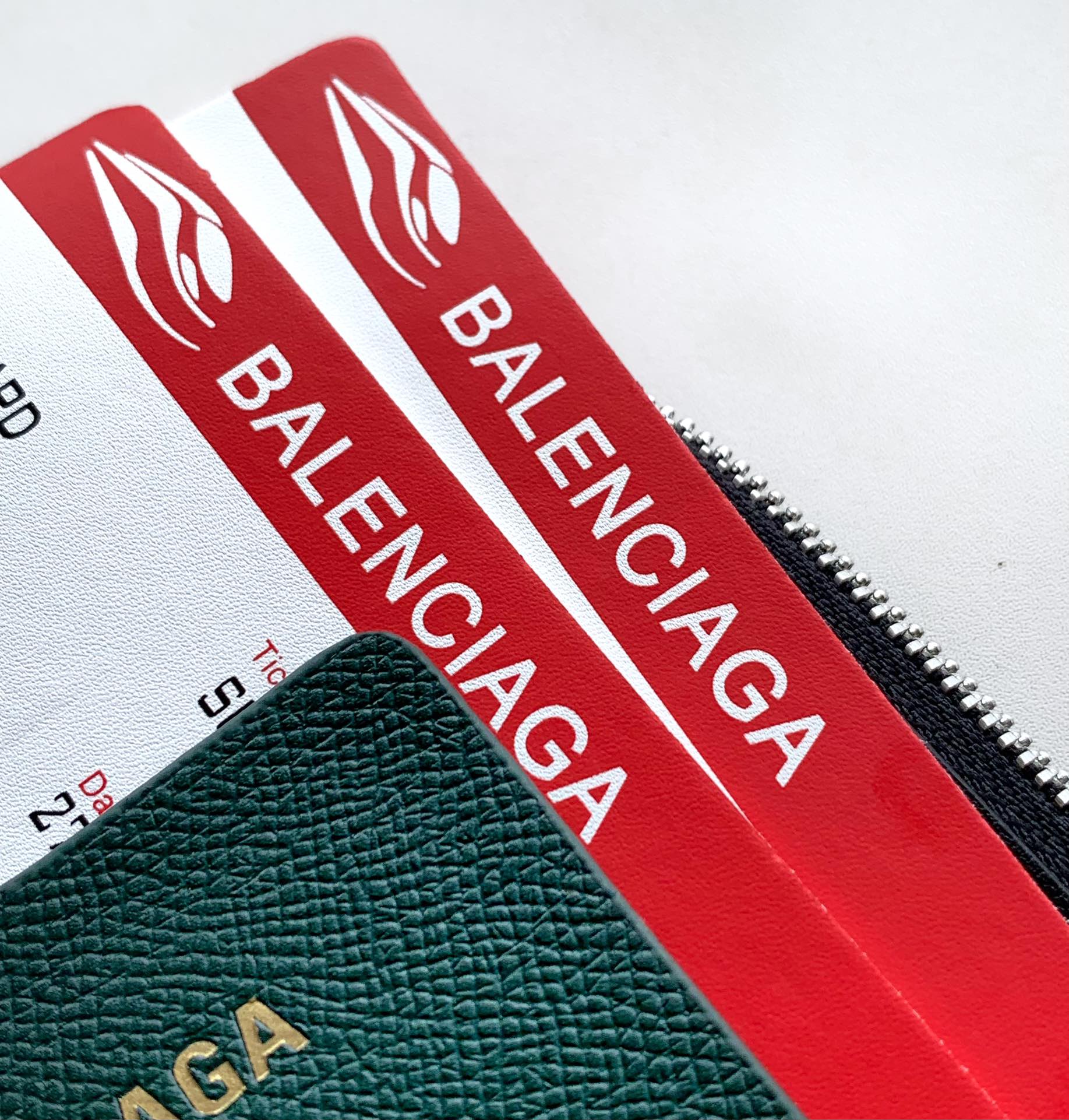 Hourglass iconic Men's Green Passport Long Wallet 1 Ticket - Bag - Gorchic - $139.99