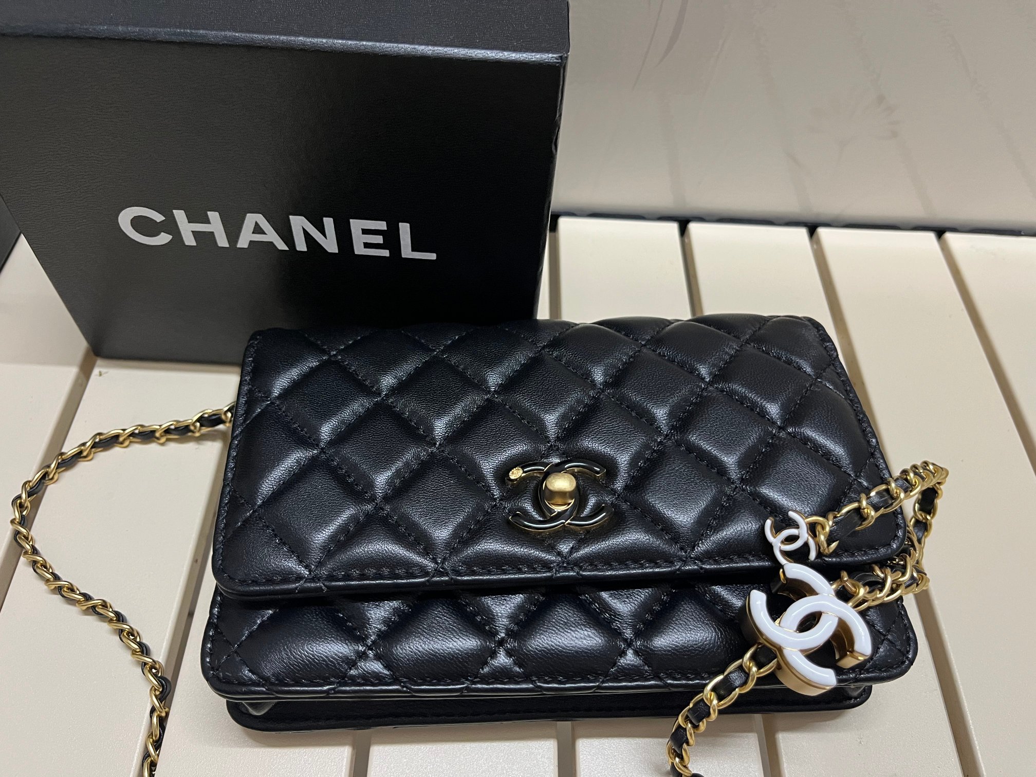 CC Inspired Pearl Crush Wallet On Chain-Black - Bag - Gorchic - $131.99