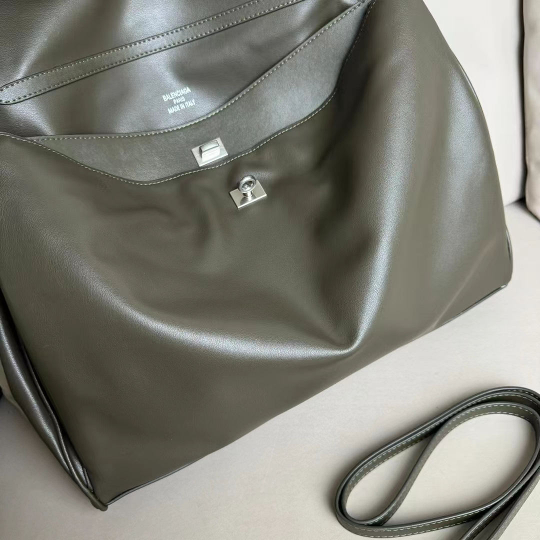 Hourglass iconic Rodeo leather shoulder bag in green and aged-sliver hardware Multiple Size - Bag - Gorchic - $169.99