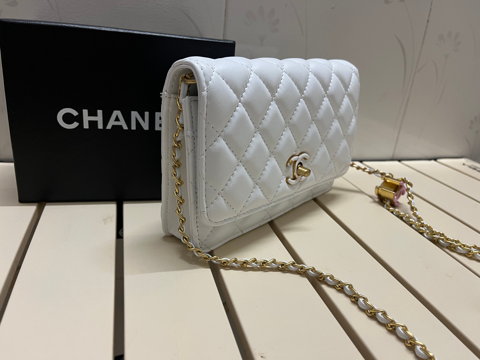 CC Inspired Pearl Crush Wallet On Chain-White - Bag - Gorchic - $131.99