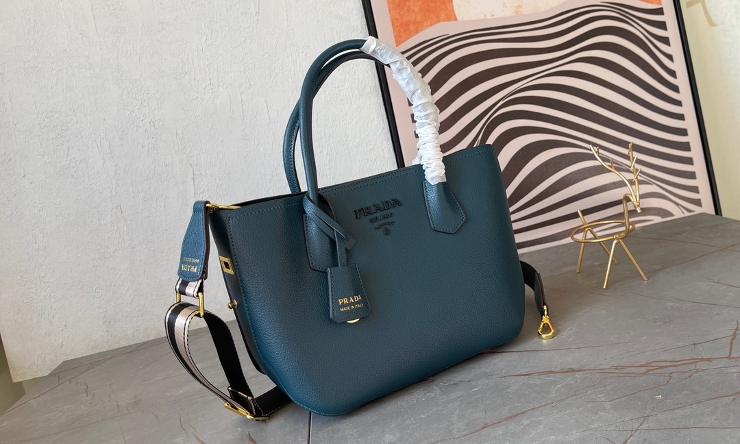 Saffiano texture Monochrome Tote Bag - Gorchic - $169.99