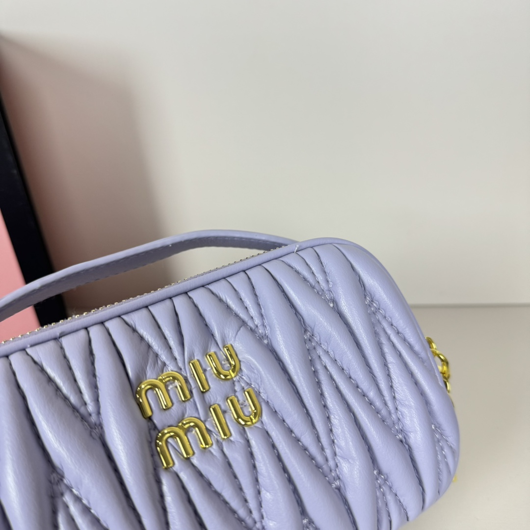 v Logo Patch Zipped Clutch Bag - Gorchic - $100.99