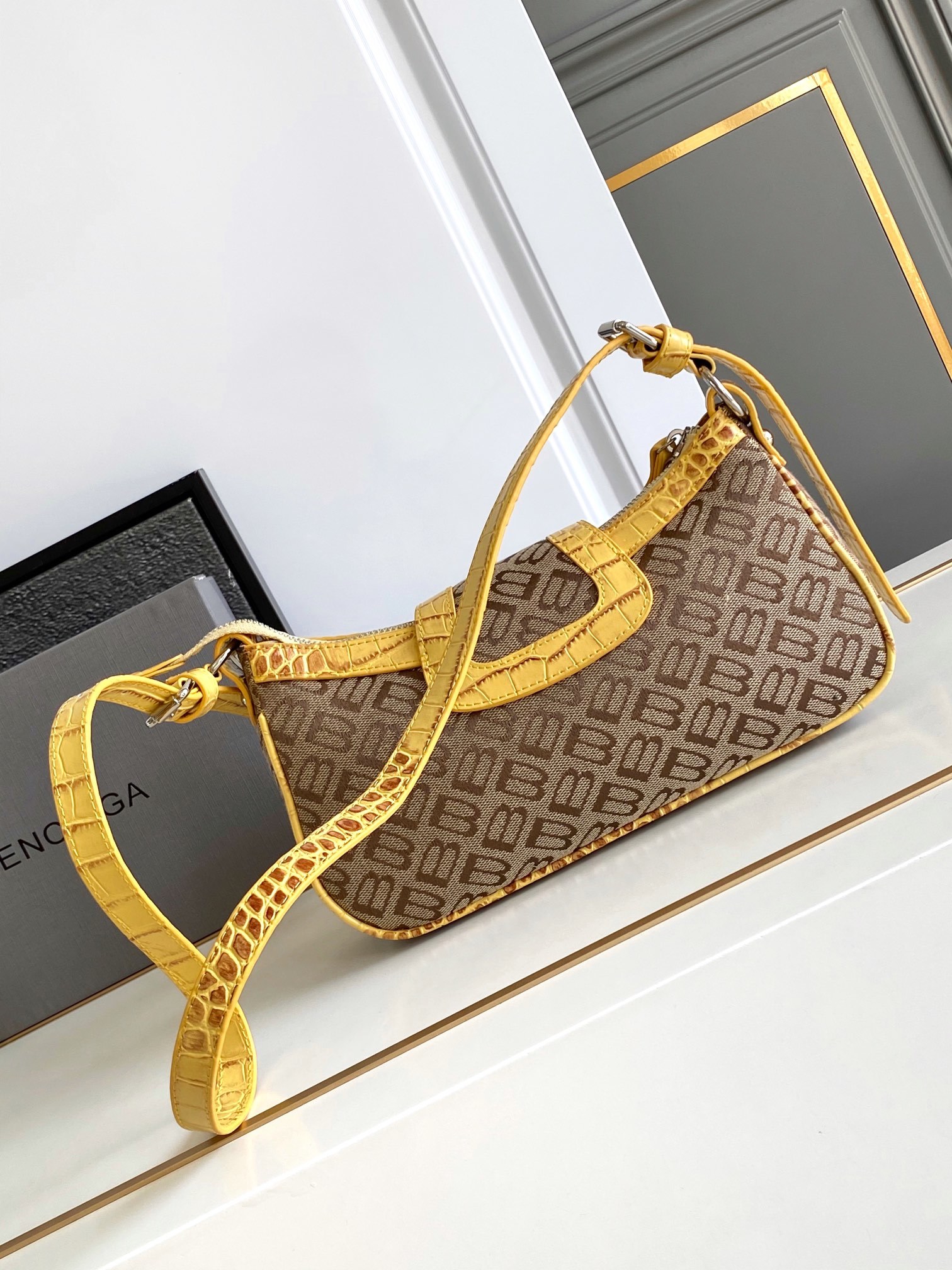 Hourglass iconic Essex small shoulder bag Gold Jacquard - Bag - Gorchic - $149.99