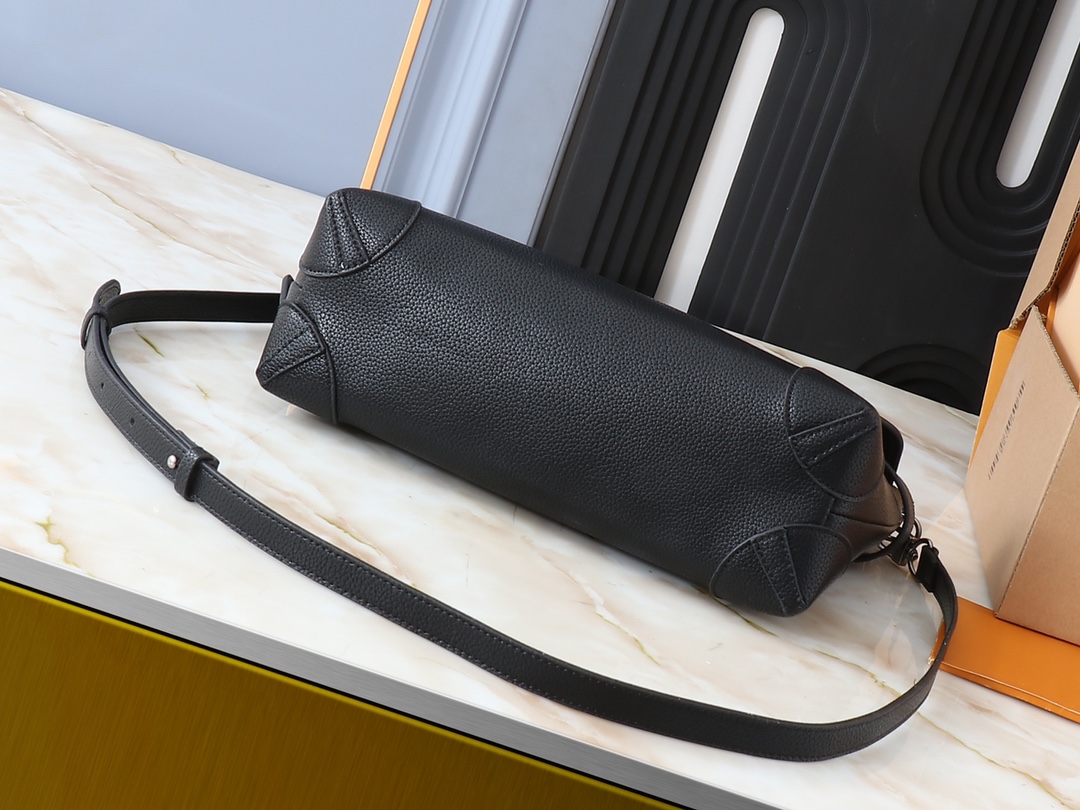 Designer Monogram Steamer Crossbody Black  Autres Cuirs Bag - Gorchic - $117.99