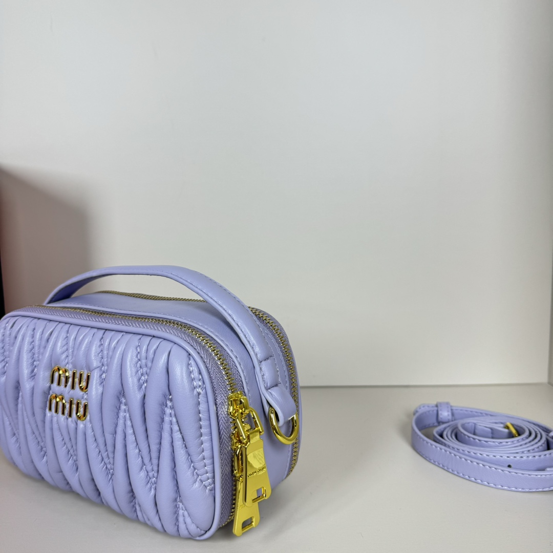 v Logo Patch Zipped Clutch Bag - Gorchic - $100.99