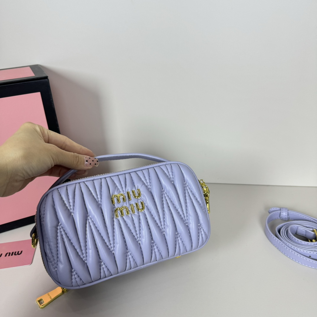 v Logo Patch Zipped Clutch Bag - Gorchic - $100.99