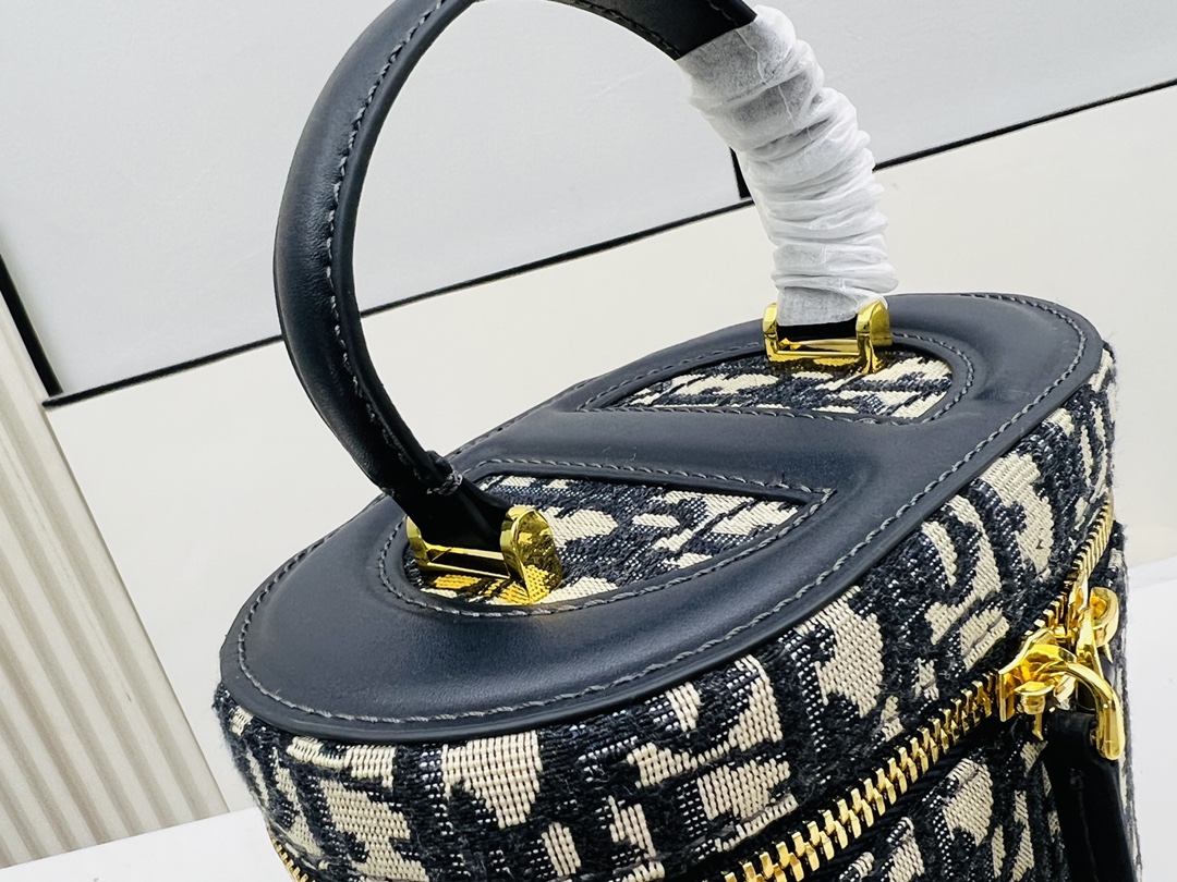 D Inspired SMALL CD SIGNATURE VANITY CASE - Bag - Gorchic - $157.99