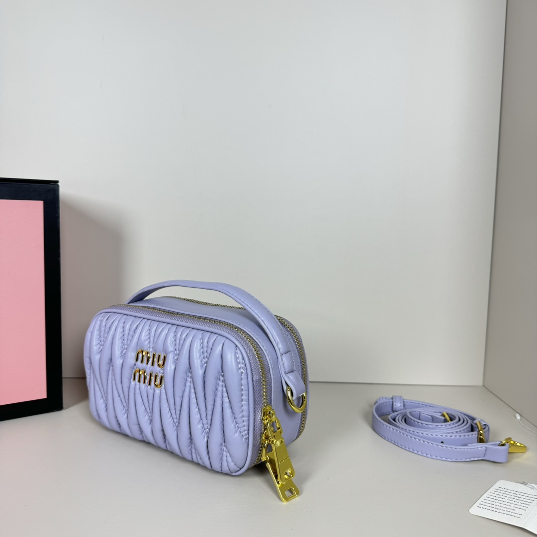 v Logo Patch Zipped Clutch Bag - Gorchic - $100.99