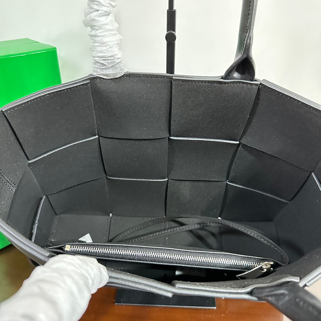 BV Medium Arco Leather Tote Bag- Black - Bag - Gorchic - $180.99