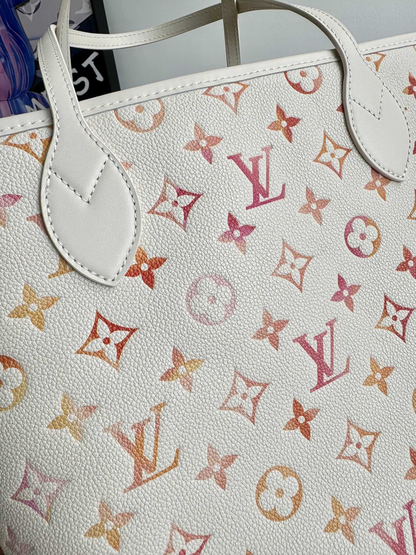 Designer Monogram Neverfull Gradient Red MM Shopper Bag - Gorchic - $124.99