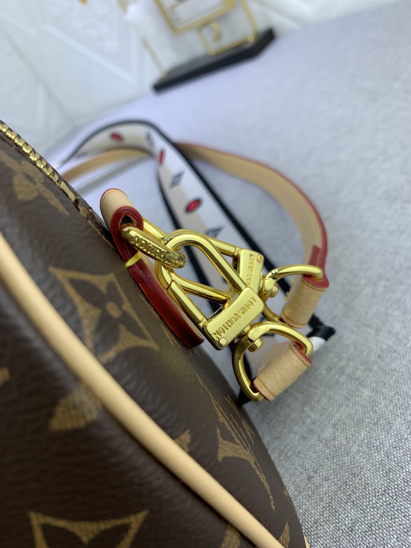 Designer Monogram Speedy Bandoulière 20 - Bag - Gorchic - $117.99