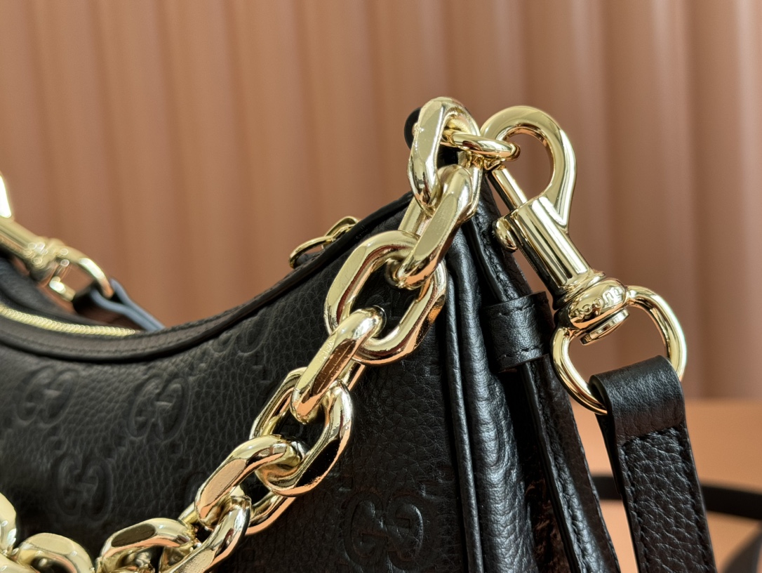 Double-G Emblem Black Grainy Leather Small Bag - Gorchic - $132.99