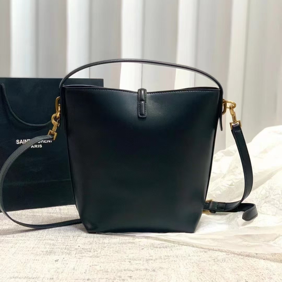 Lady Designer Le 37 Large Bag in Shiny Leather - Gorchic - $154.99