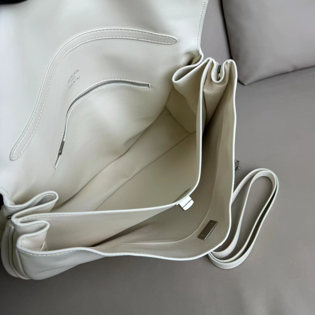 Hourglass iconic Rodeo leather shoulder bag in green and aged-sliver hardware Multiple Size - Bag - Gorchic - $169.99