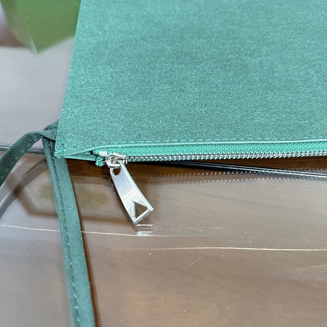 BV Medium Arco Leather Tote Bag- Green - Bag - Gorchic - $180.99