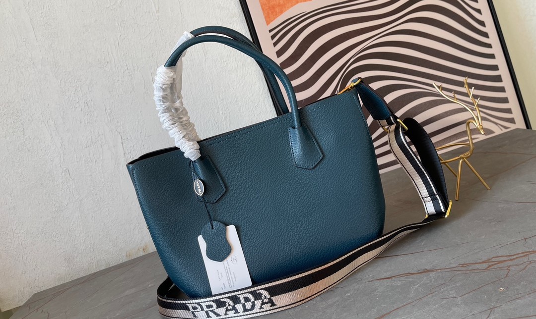 Saffiano texture Monochrome Tote Bag - Gorchic - $169.99