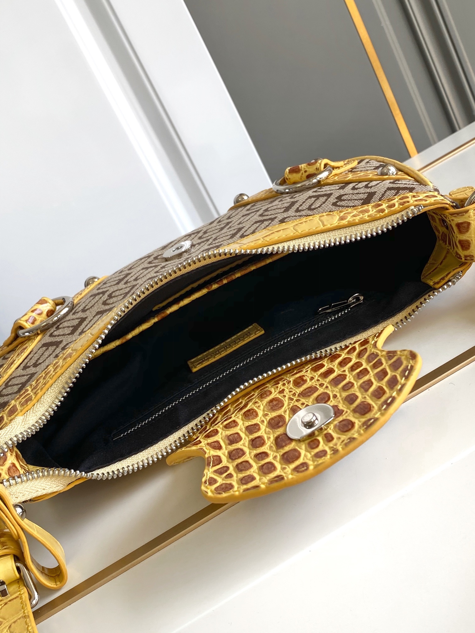 Hourglass iconic Essex small shoulder bag Gold Jacquard - Bag - Gorchic - $149.99