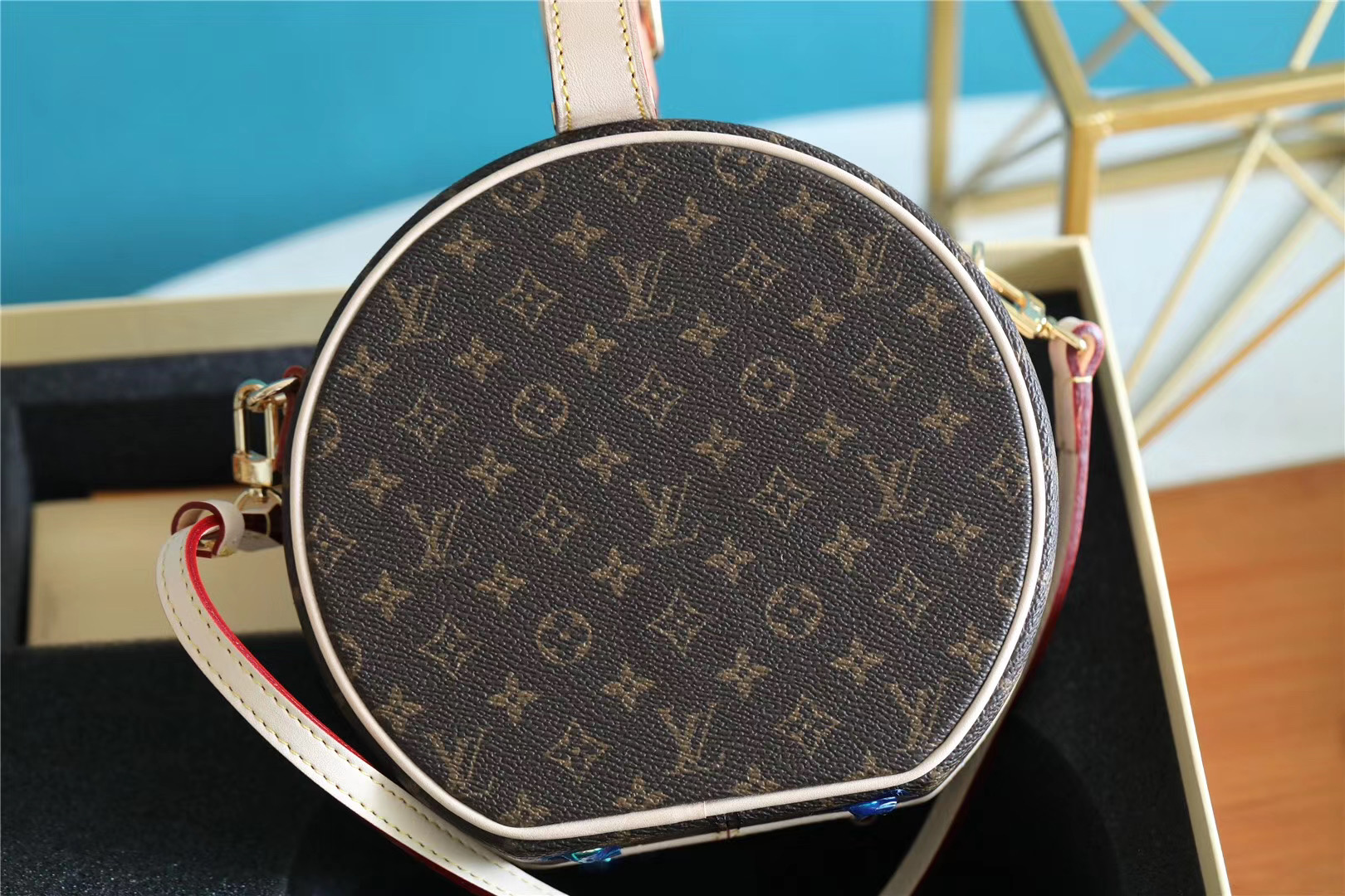 Designer Monogram  Boite Chapeau Souple MM Bag - Gorchic - $214.99