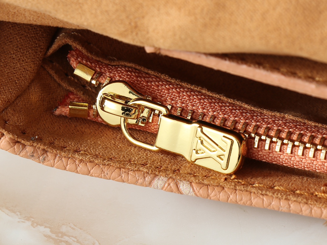 Designer Monogram Wallet On Chain Ivy Arizona / Creme Monogram Empreint Leather Bag - Gorchic - $102.99