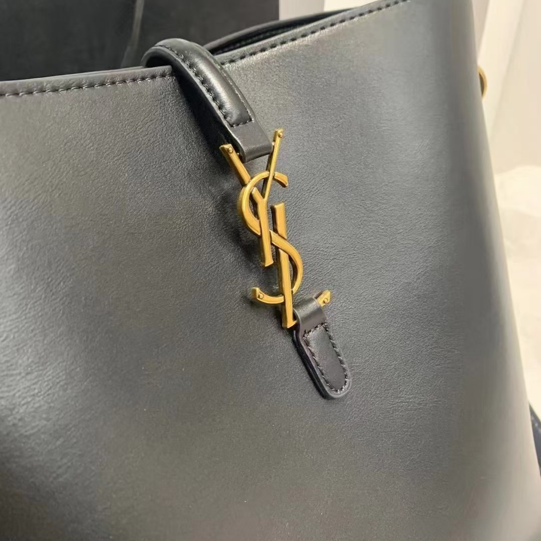 Lady Designer Le 37 Large Bag in Shiny Leather - Gorchic - $154.99