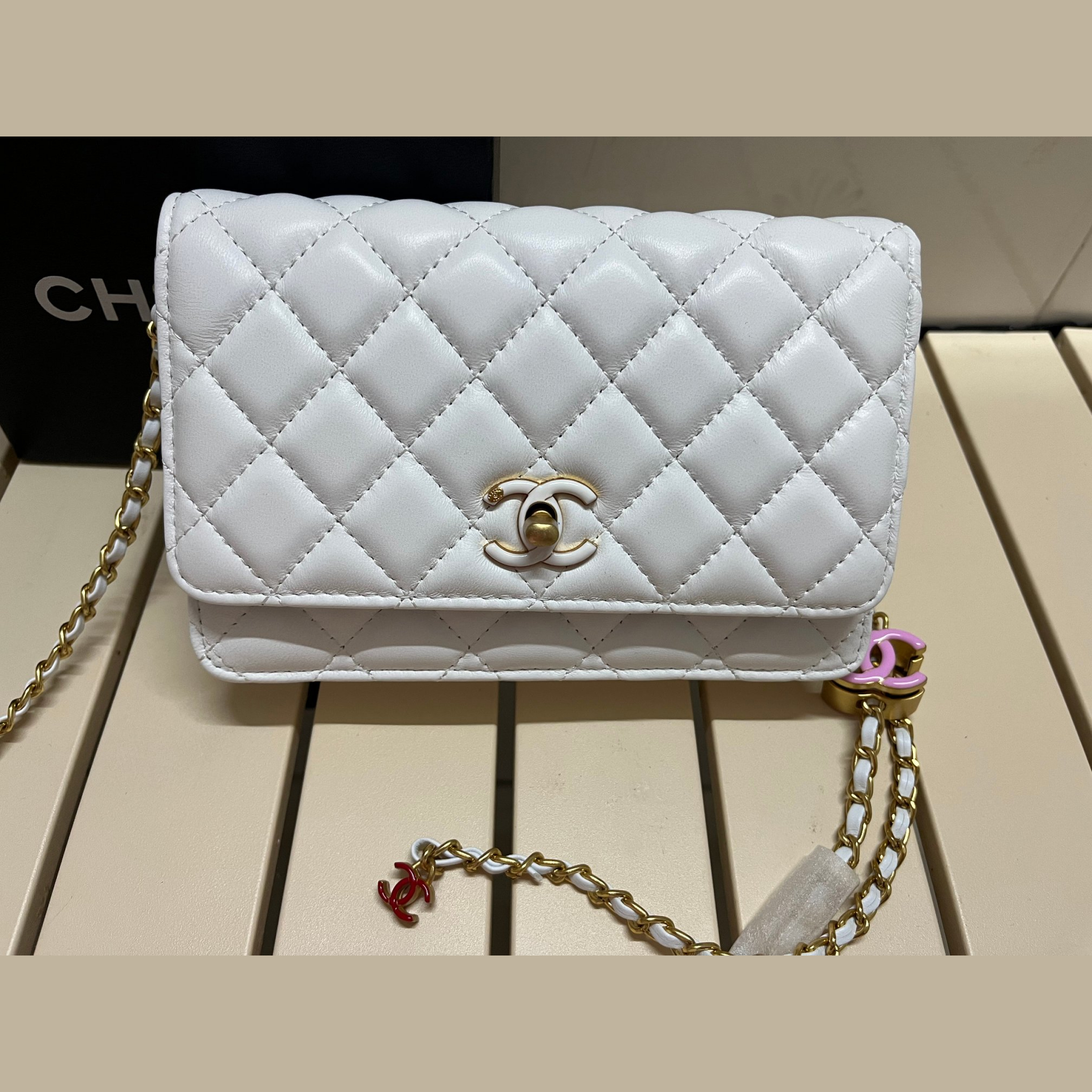 CC Inspired Pearl Crush Wallet On Chain-White - Bag - Gorchic - $131.99
