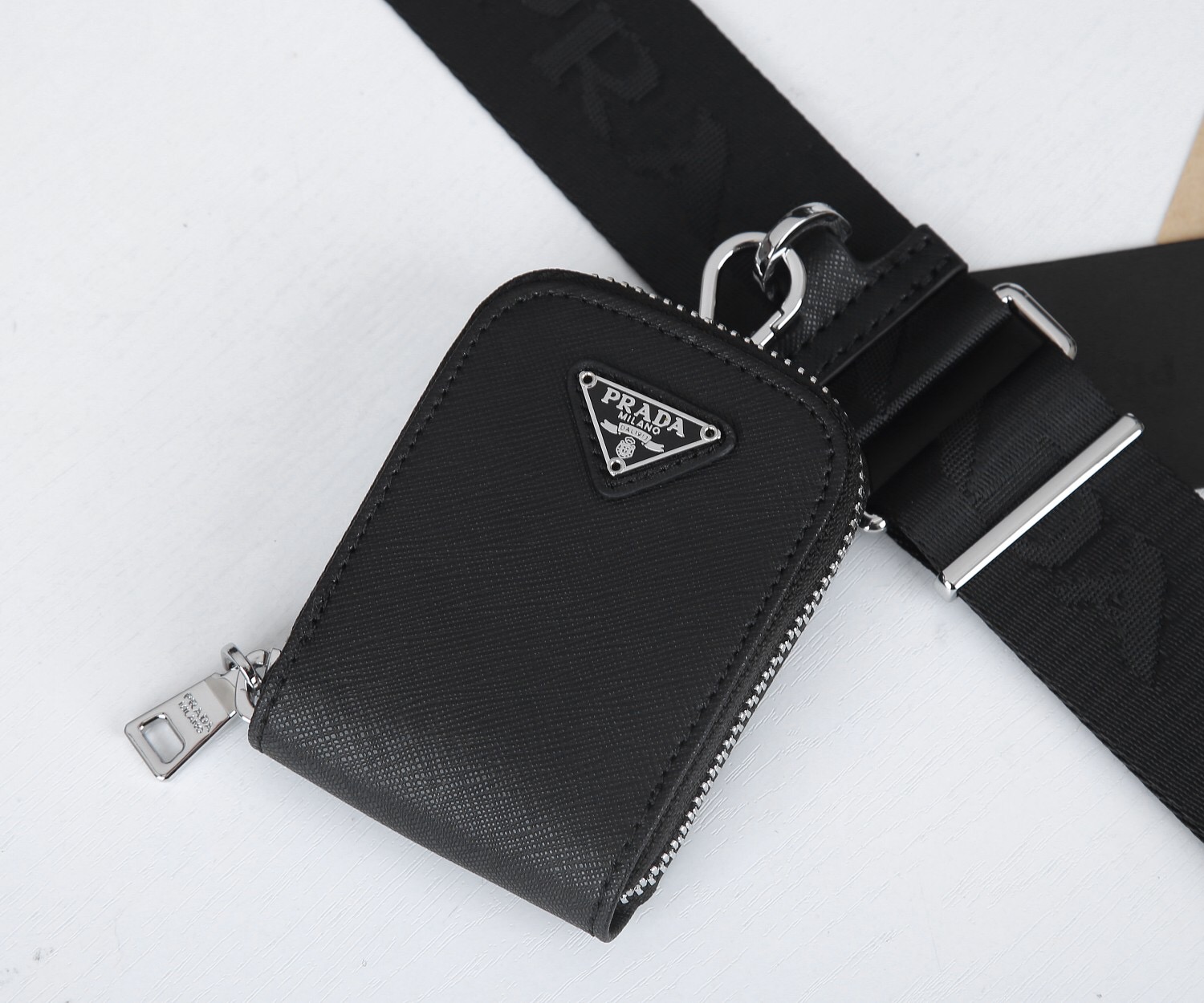 Saffiano texture Re-Edition 2005  Saffiano Leather bag - Gorchic - $103.99