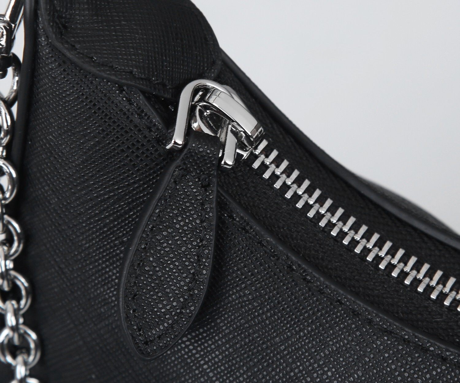 Saffiano texture Re-Edition 2005  Saffiano Leather bag - Gorchic - $103.99