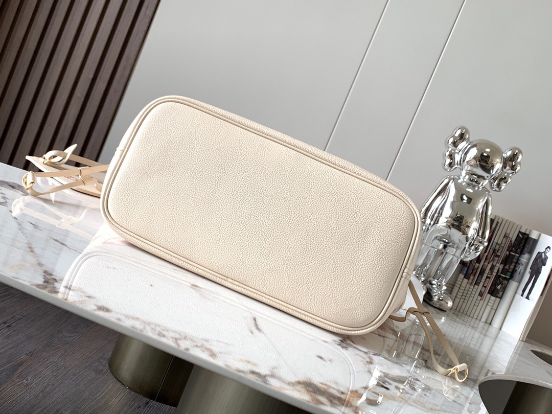 Designer Monogram Neverfull MM Cream Leather White Medium Shopper Bag - Gorchic - $124.99