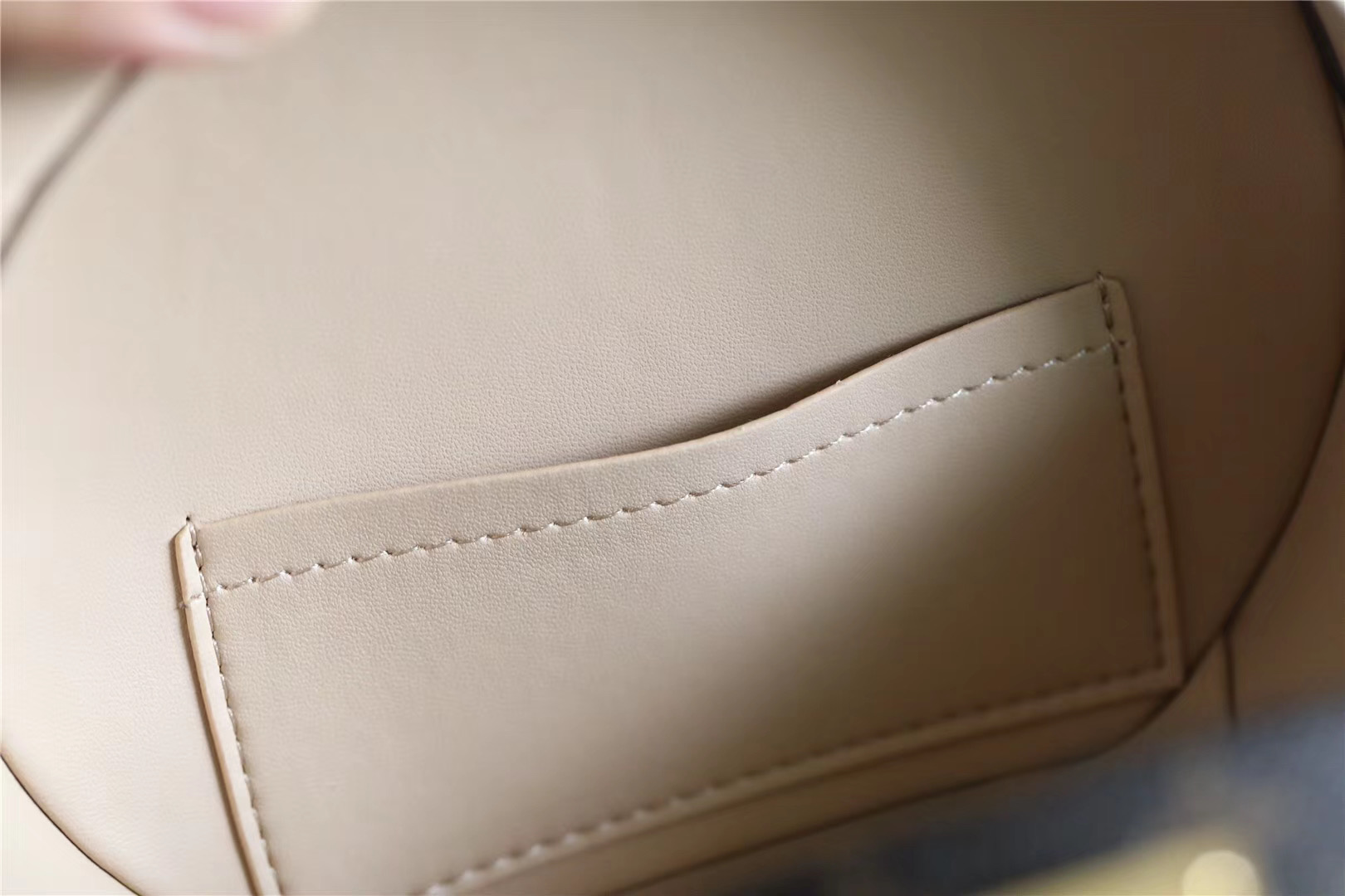 Designer Monogram  Boite Chapeau Souple MM Bag - Gorchic - $214.99