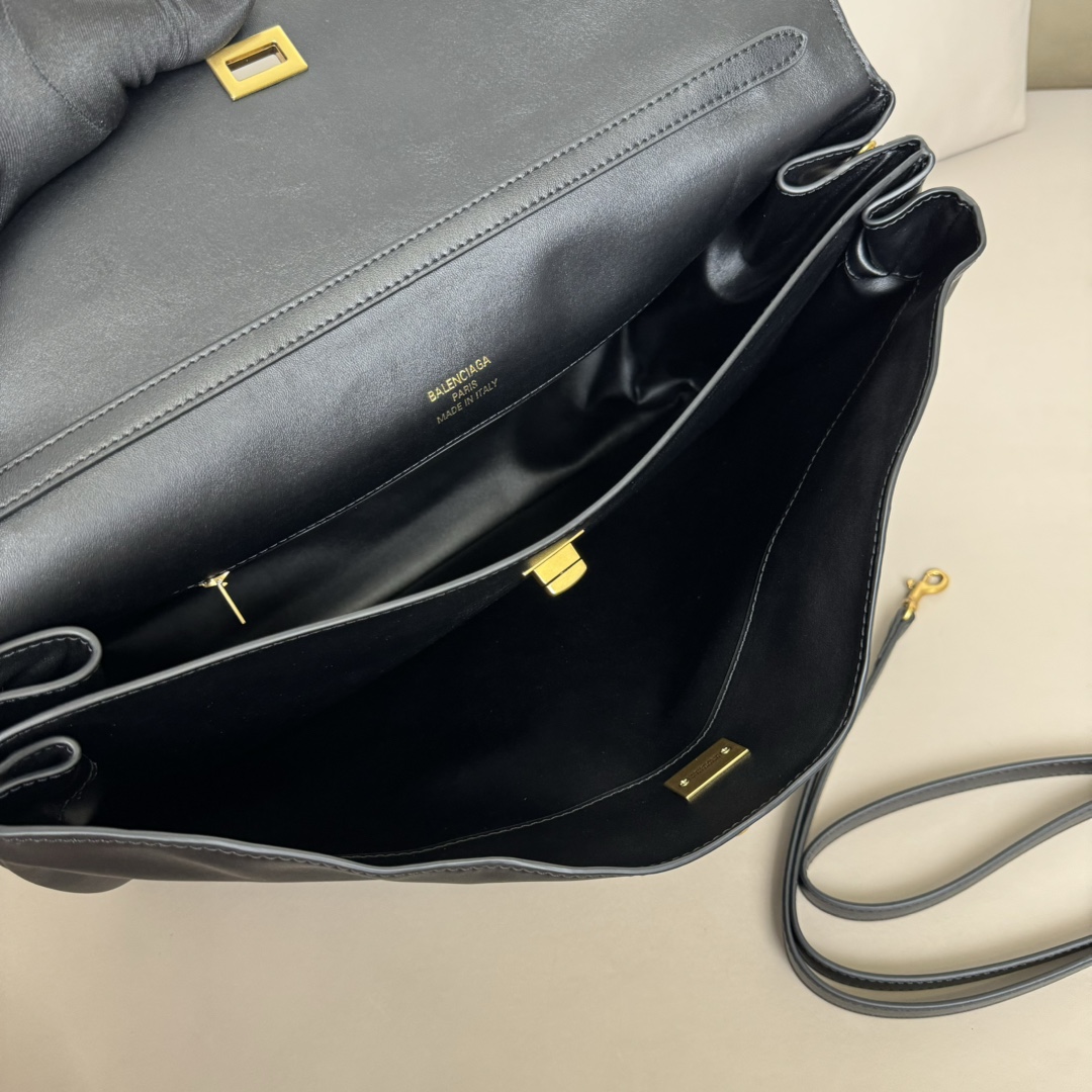 Hourglass iconic Rodeo leather shoulder bag in Black and aged-golden hardware Multiple Size - Bag - Gorchic - $169.99