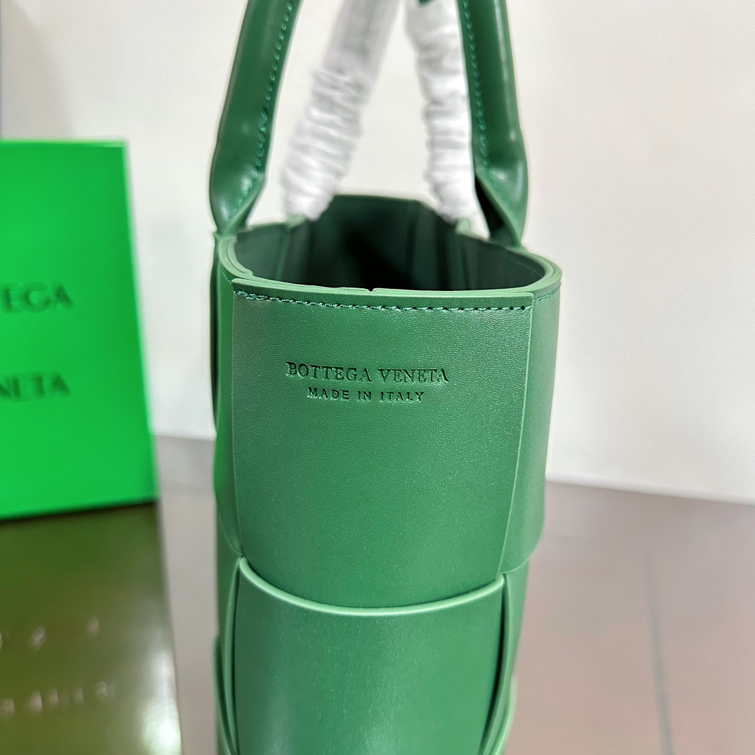 BV Medium Arco Leather Tote Bag- Green - Bag - Gorchic - $180.99