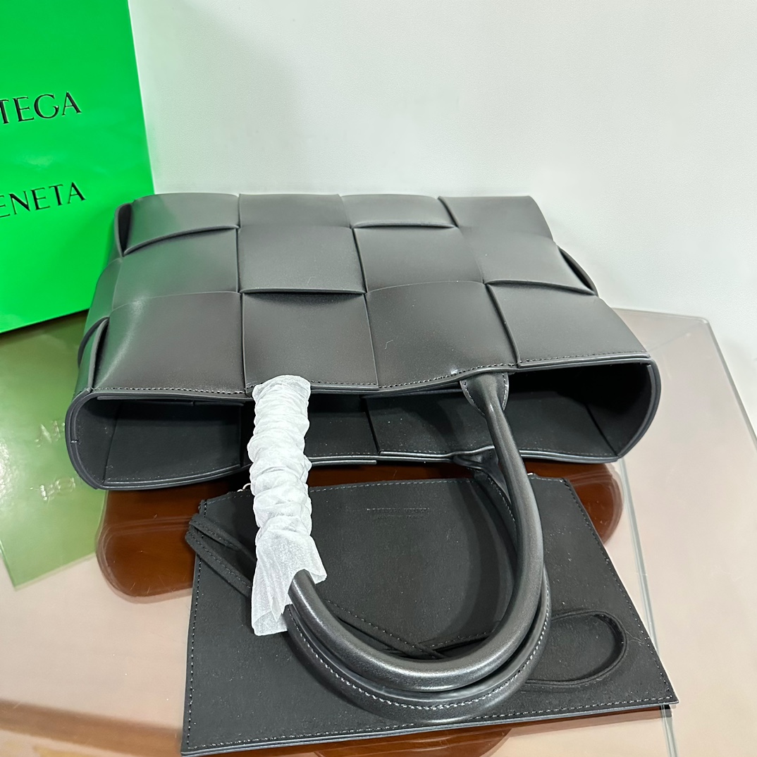 BV Medium Arco Leather Tote Bag- Black - Bag - Gorchic - $180.99