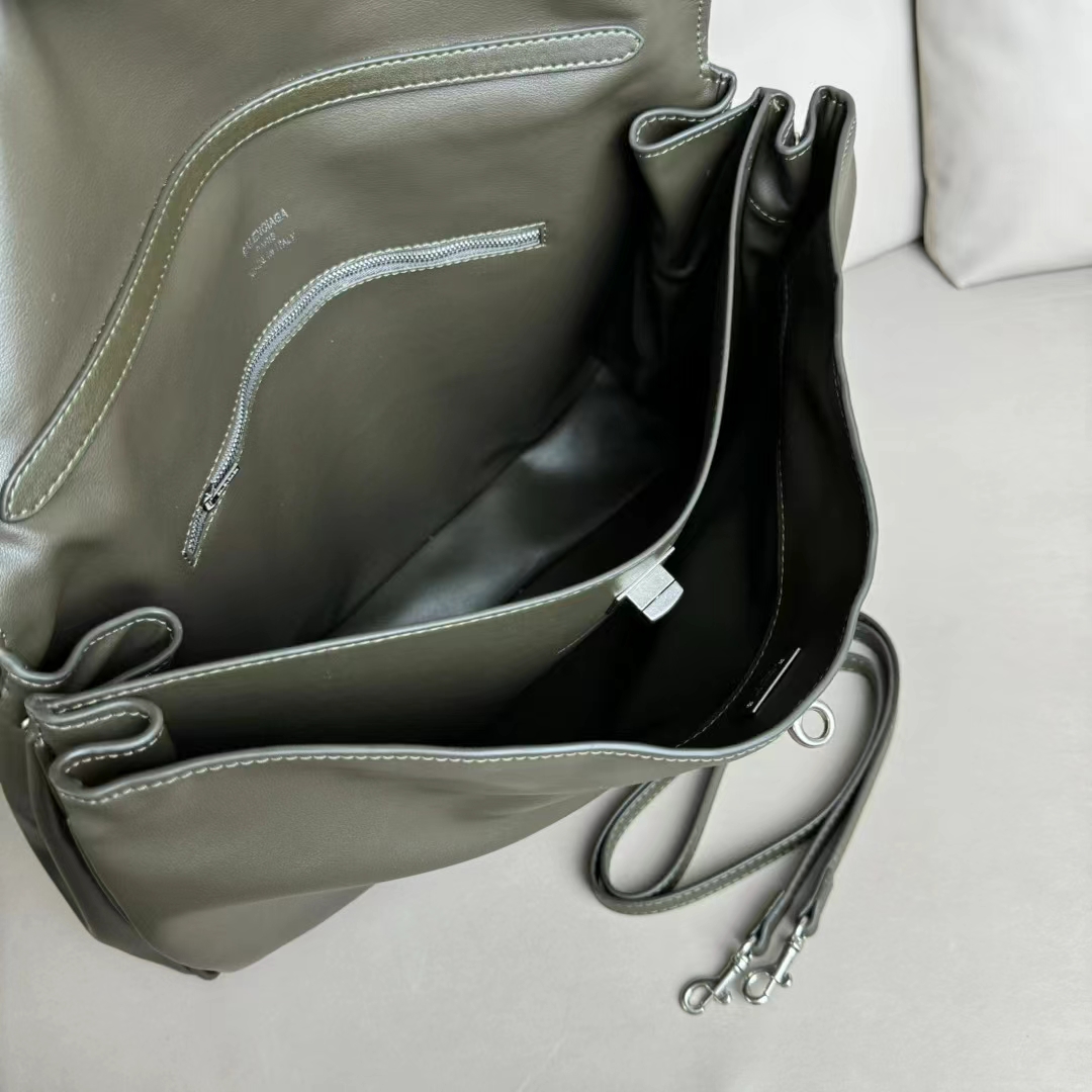 Hourglass iconic Rodeo leather shoulder bag in green and aged-sliver hardware Multiple Size - Bag - Gorchic - $169.99