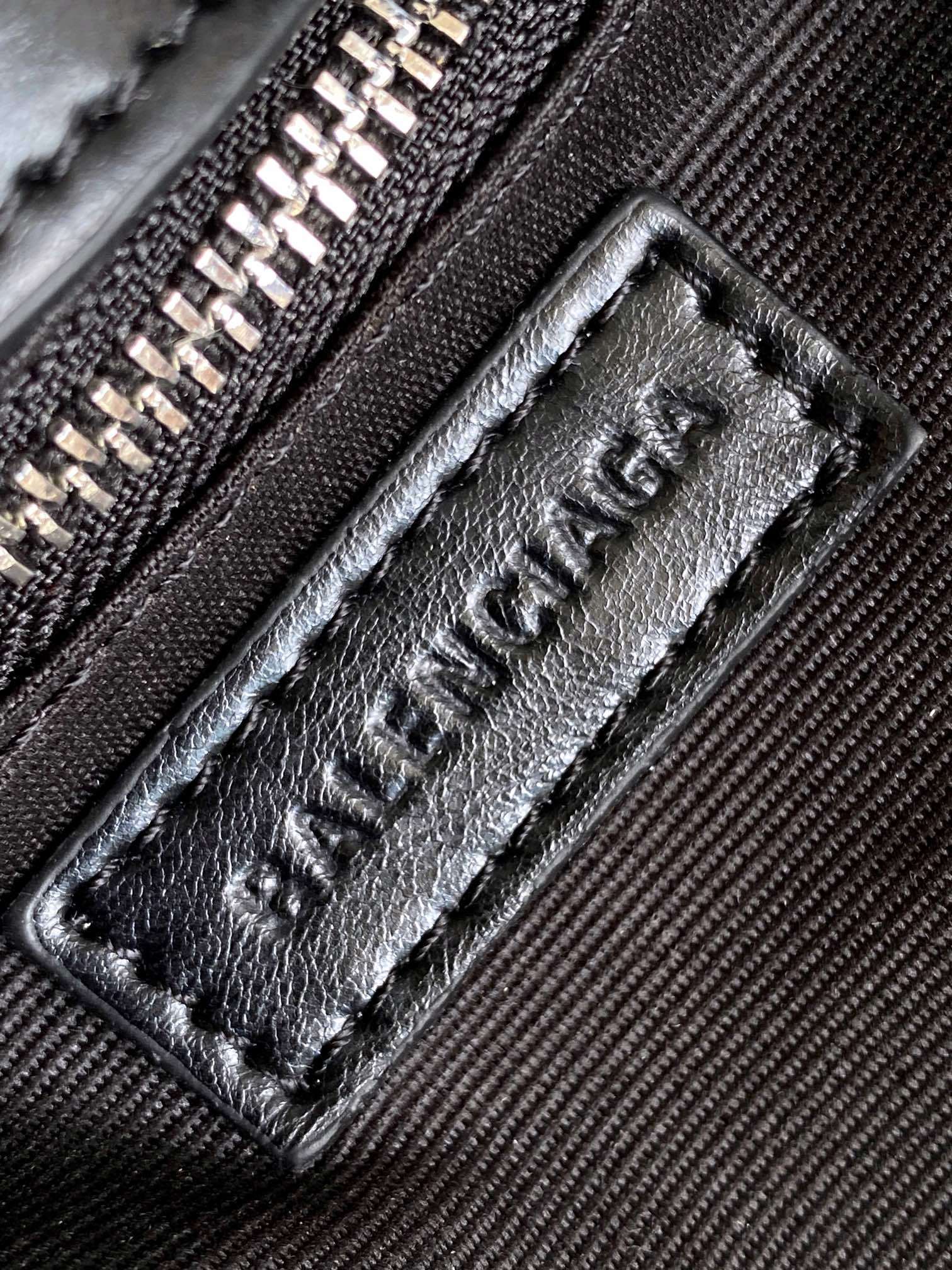 Hourglass iconic Sac Hobo Bb Soft Petit Modèle pour Femme en Noir Black - Bag - Gorchic - $149.99