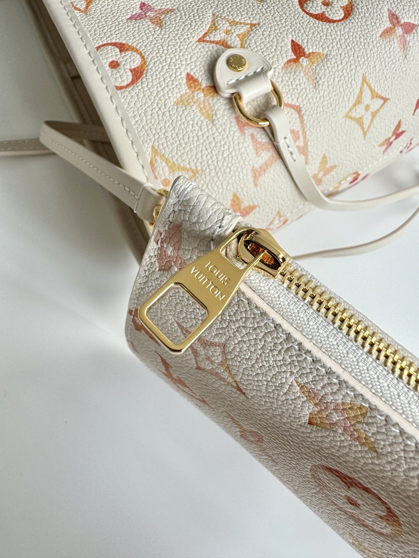 Designer Monogram Neverfull Gradient Red MM Shopper Bag - Gorchic - $124.99