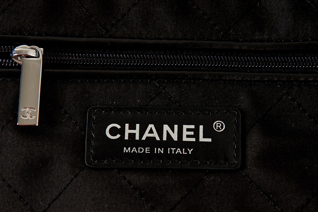 CC Inspired 22 HANDBAG Shiny Calfskin & Sier-Tone Black Bag - Gorchic - $165.99