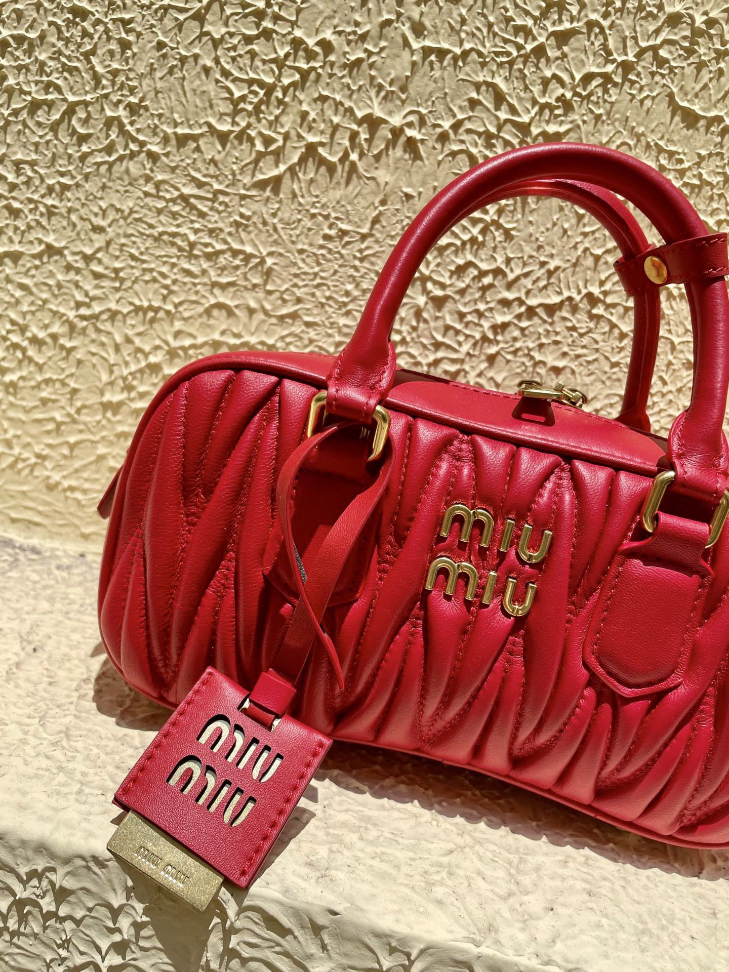 MU Arcadie matelassé nappa leather bag Red S-wide Size - Bag - Gorchic - $131.99