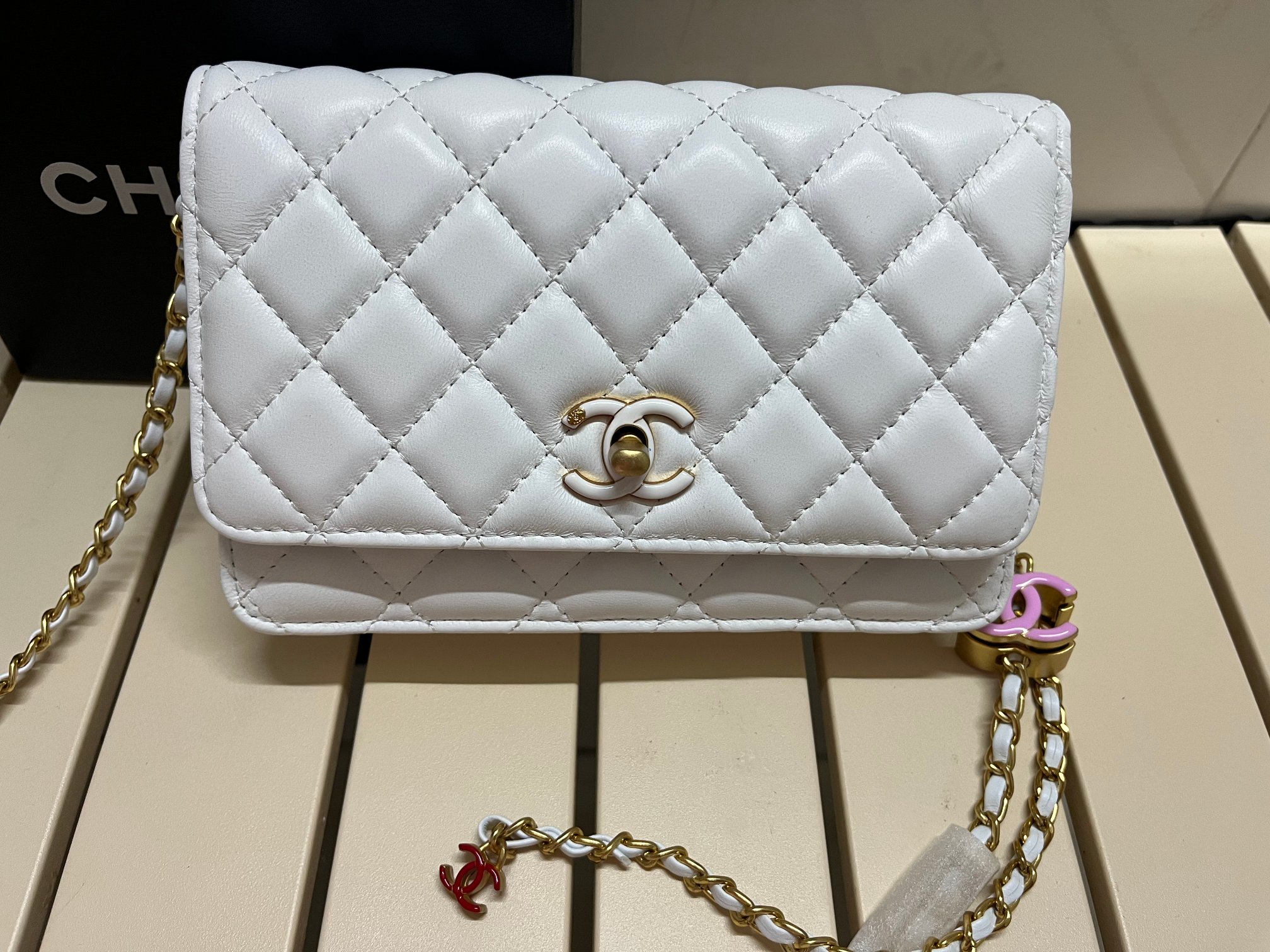 CC Inspired Pearl Crush Wallet On Chain-White - Bag - Gorchic - $131.99